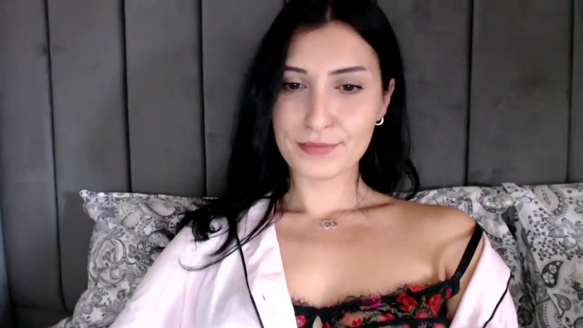 Gallery image thumbnail from Yara_77's myfreecams stream on, 10/22/2025, 10:05 image 11 of 20