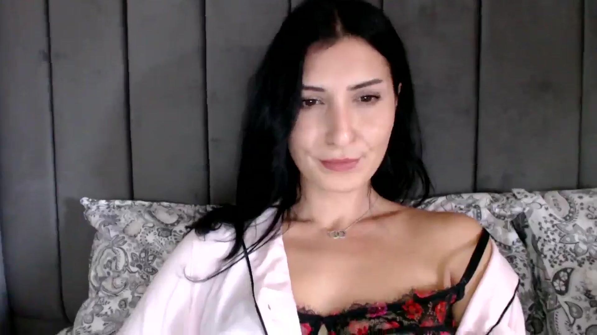 Gallery image thumbnail from Yara_77's myfreecams stream on, 10/22/2025, 10:05 image 12 of 20