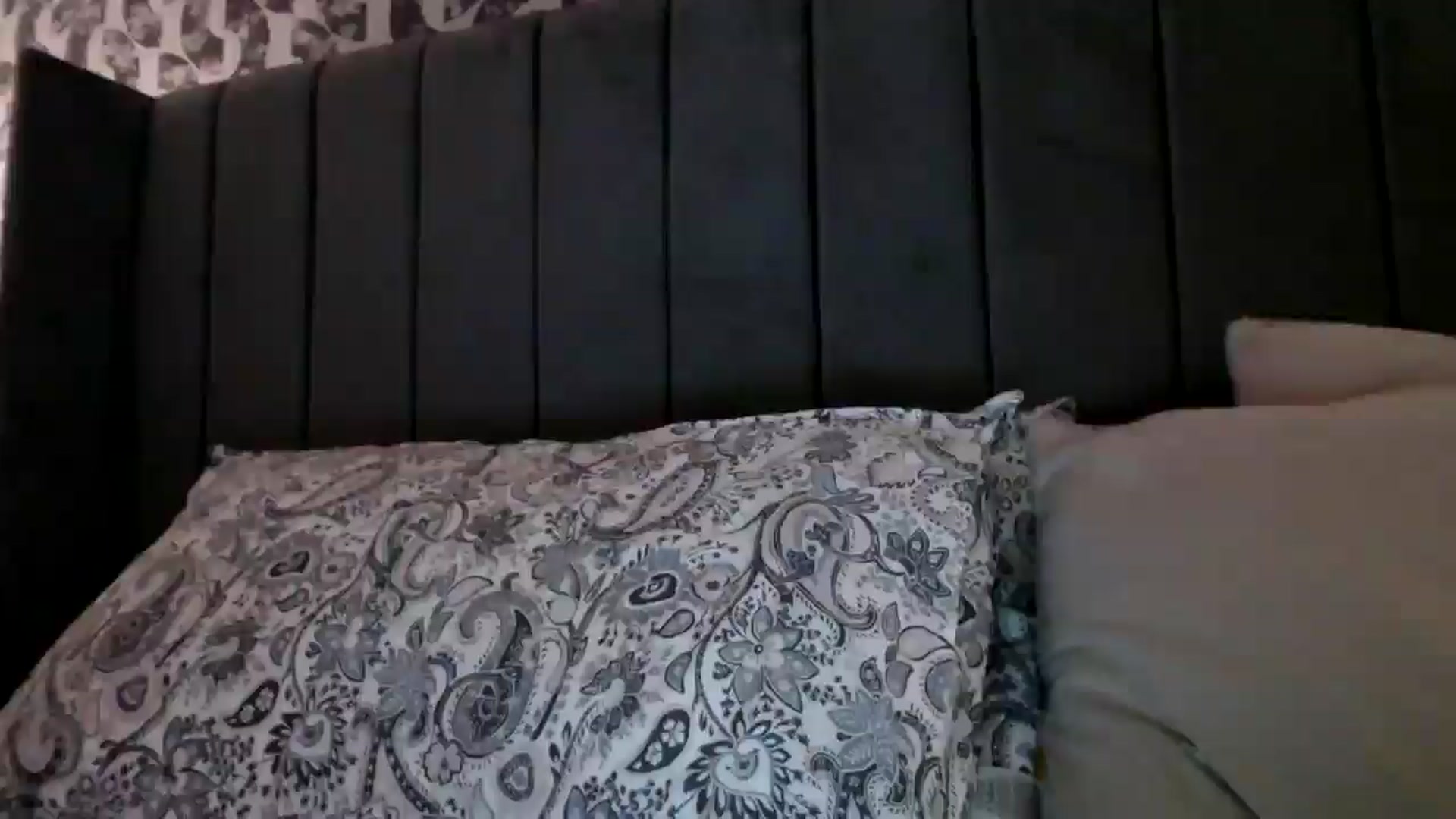 Gallery image thumbnail from Yara_77's myfreecams stream on, 10/22/2025, 19:09 image 13 of 20