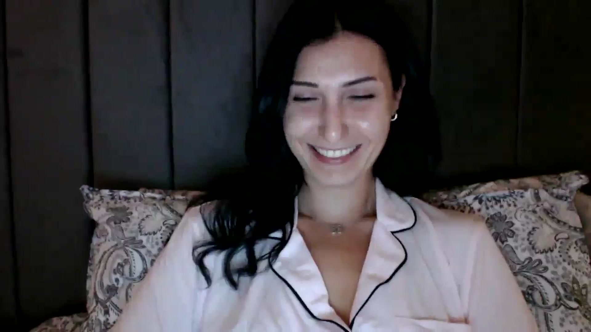 Gallery image thumbnail from Yara_77's myfreecams stream on, 10/22/2025, 19:09 image 17 of 20