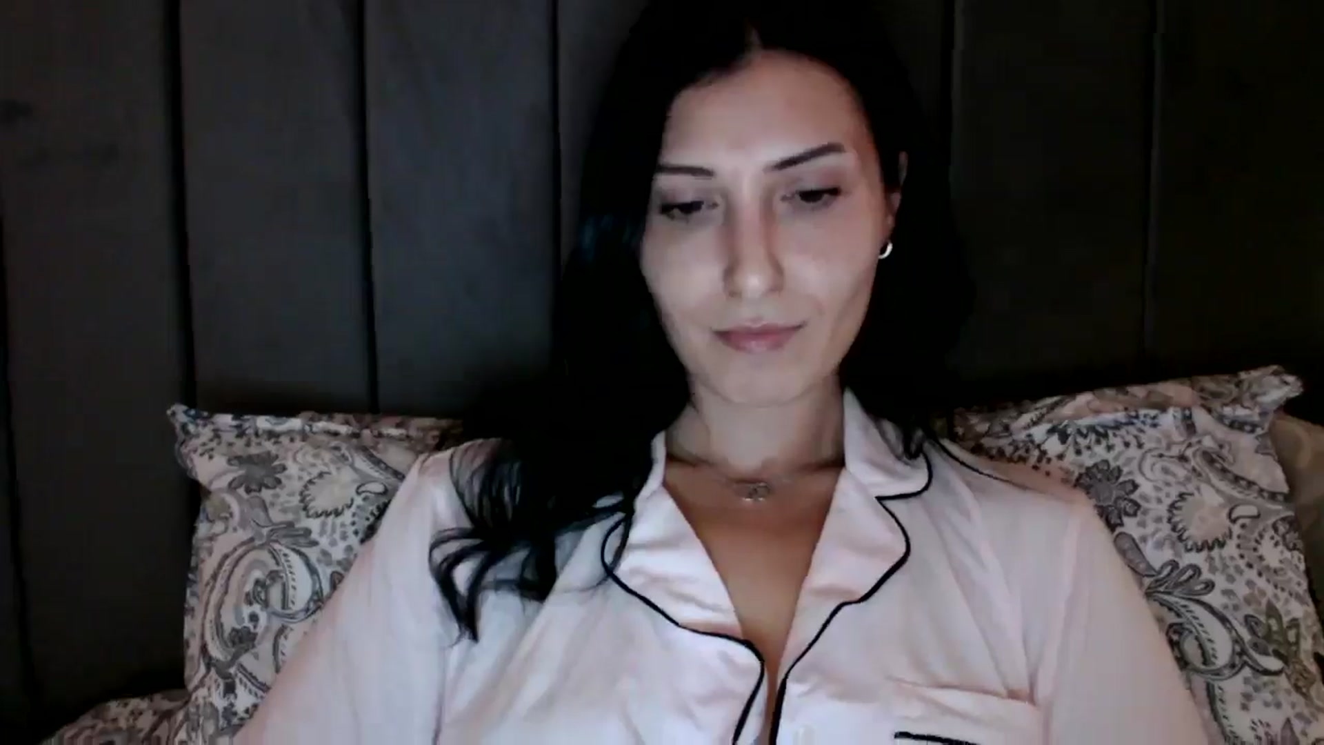 Gallery image thumbnail from Yara_77's myfreecams stream on, 10/22/2025, 19:09 image 18 of 20