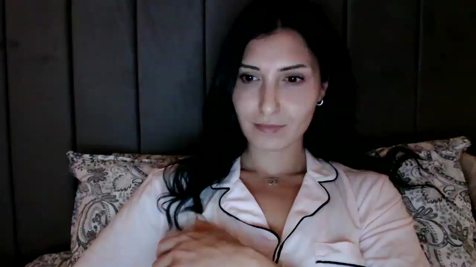 Gallery image thumbnail from Yara_77's myfreecams stream on, 10/22/2025, 19:09 image 19 of 20