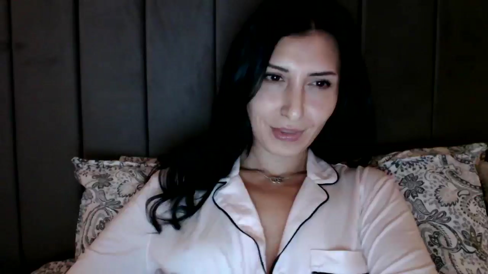 Gallery image thumbnail from Yara_77's myfreecams stream on, 10/22/2025, 19:09 image 16 of 20
