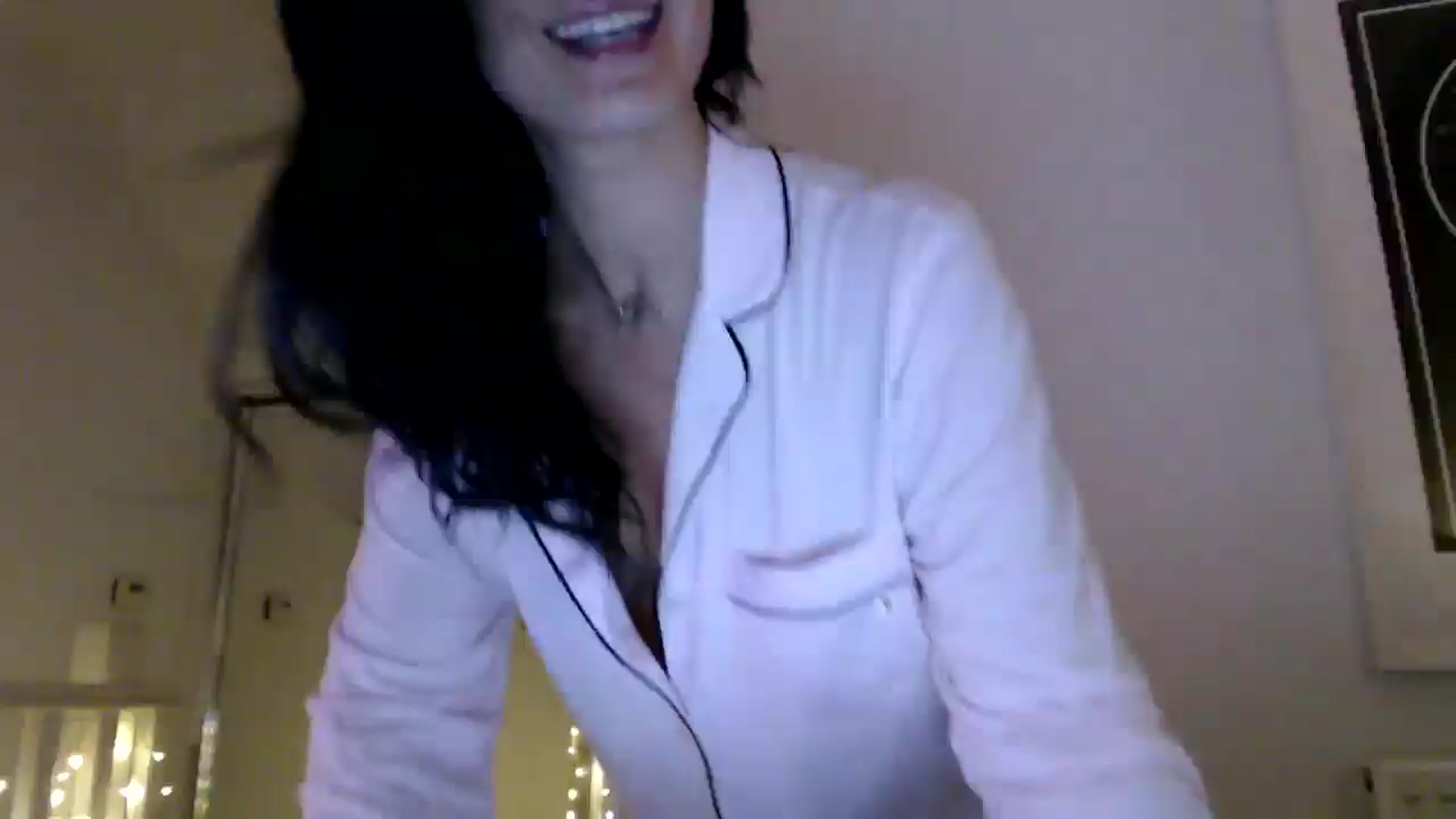 Gallery image thumbnail from Yara_77's myfreecams stream on, 10/22/2025, 19:09 image 15 of 20