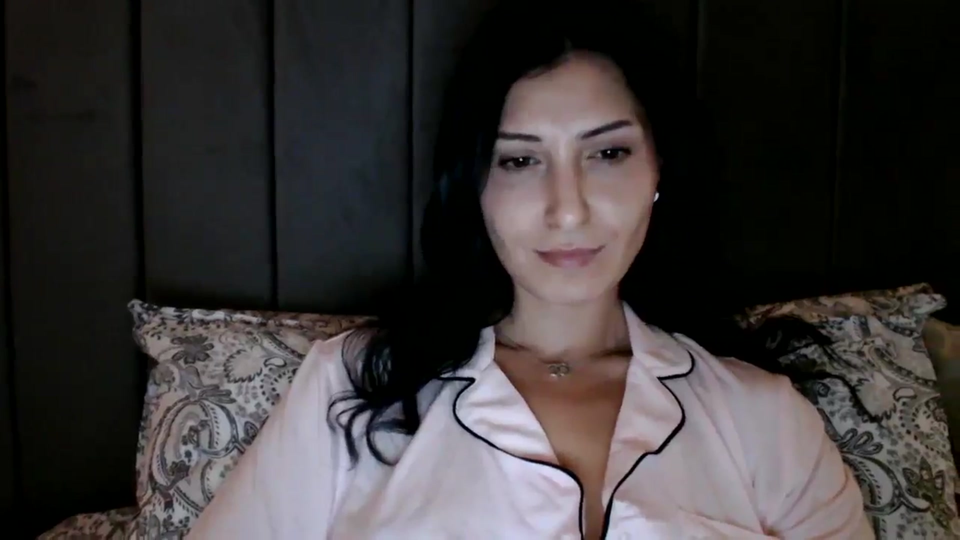 Gallery image thumbnail from Yara_77's myfreecams stream on, 10/22/2025, 19:09 image 20 of 20