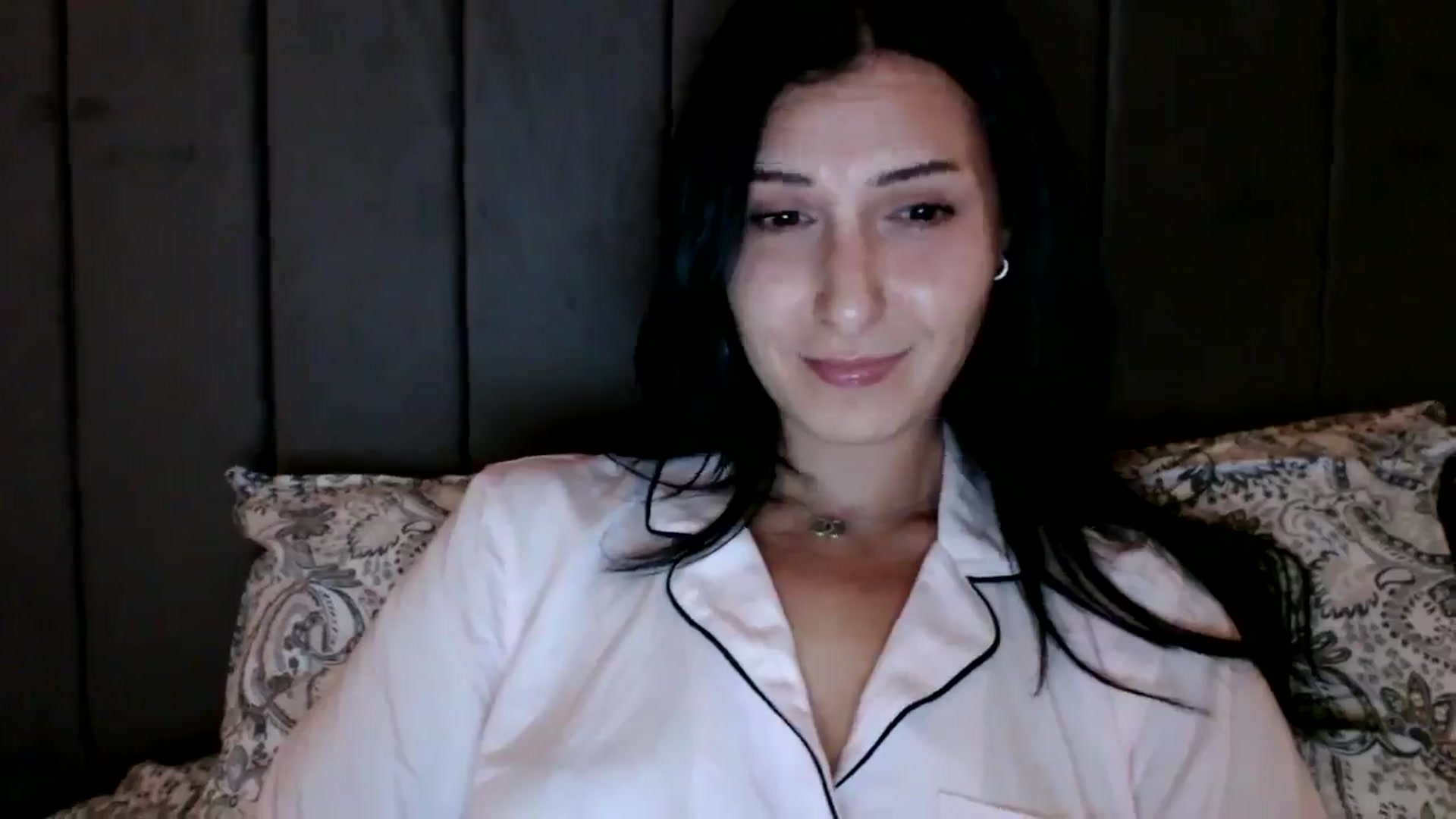 Gallery image thumbnail from Yara_77's myfreecams stream on, 10/22/2025, 19:44 image 8 of 20