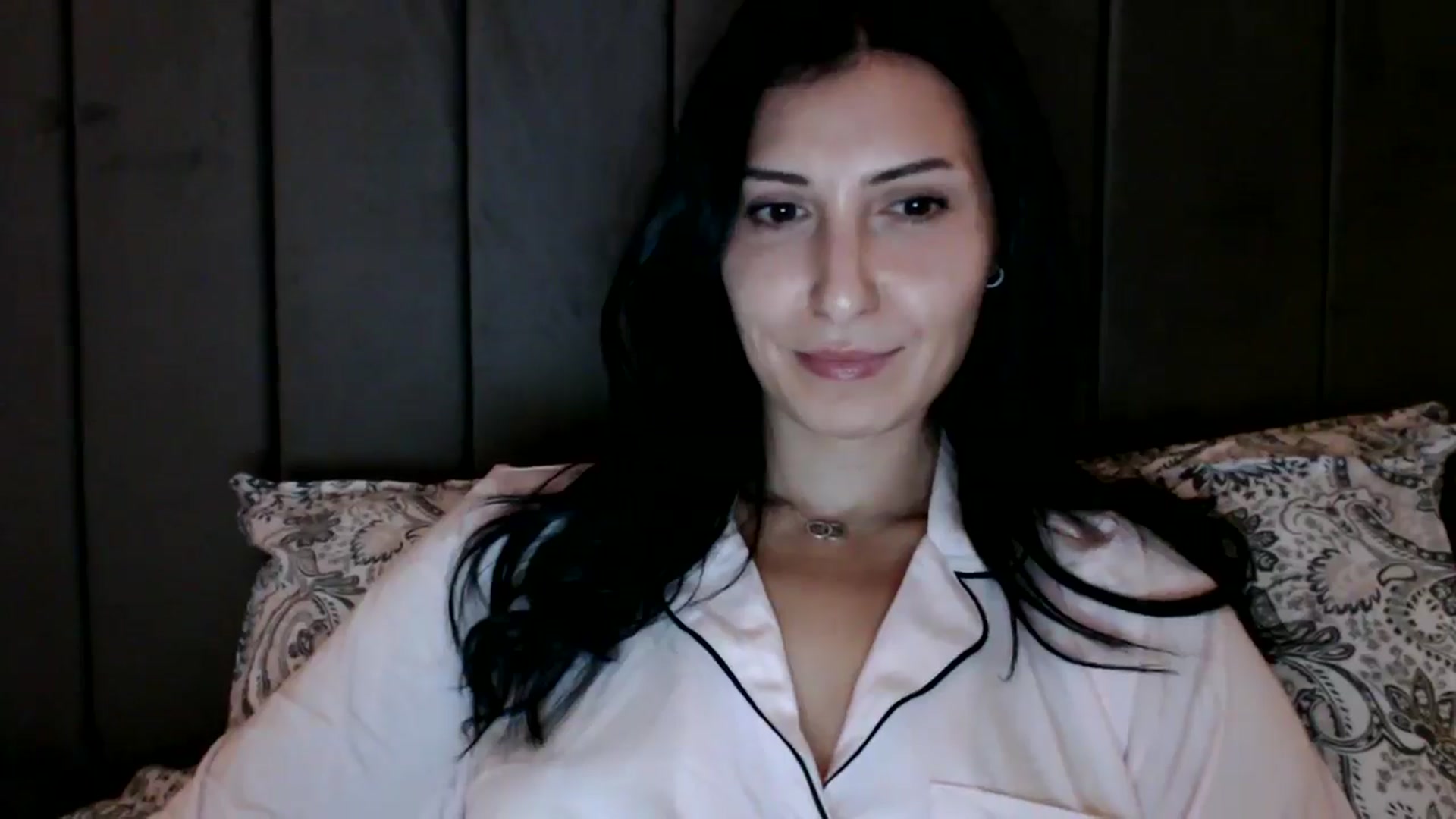 Gallery image thumbnail from Yara_77's myfreecams stream on, 10/22/2025, 19:44 image 11 of 20