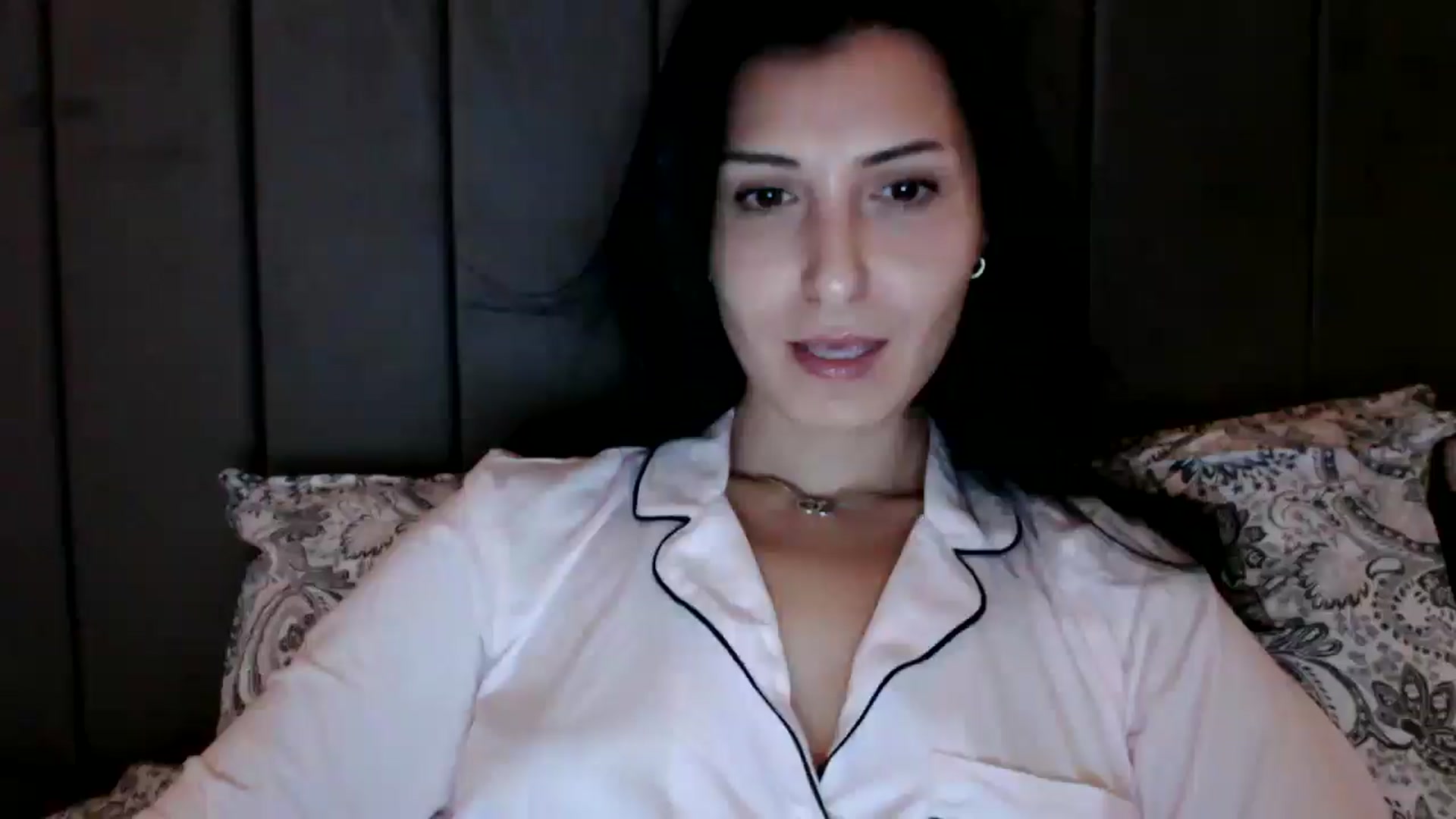 Gallery image thumbnail from Yara_77's myfreecams stream on, 10/22/2025, 19:44 image 15 of 20
