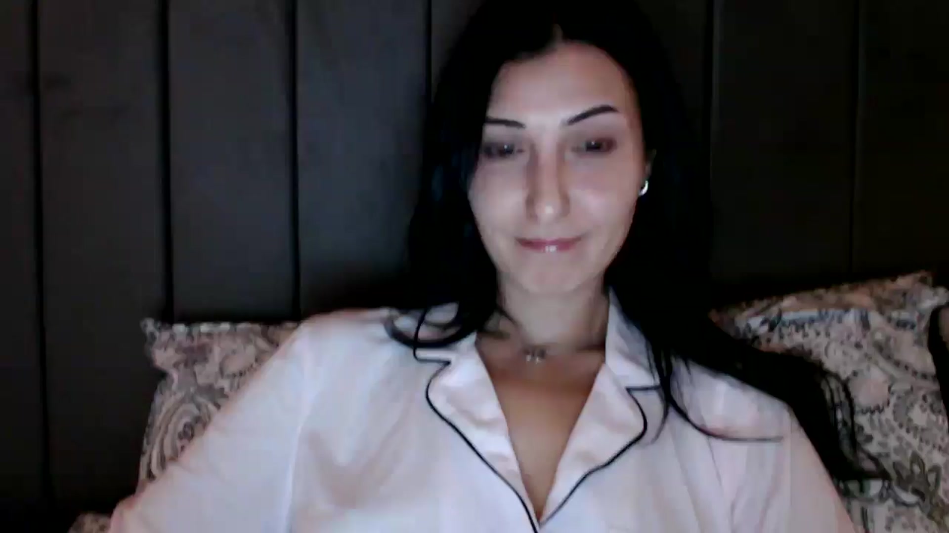 Gallery image thumbnail from Yara_77's myfreecams stream on, 10/22/2025, 19:44 image 7 of 20