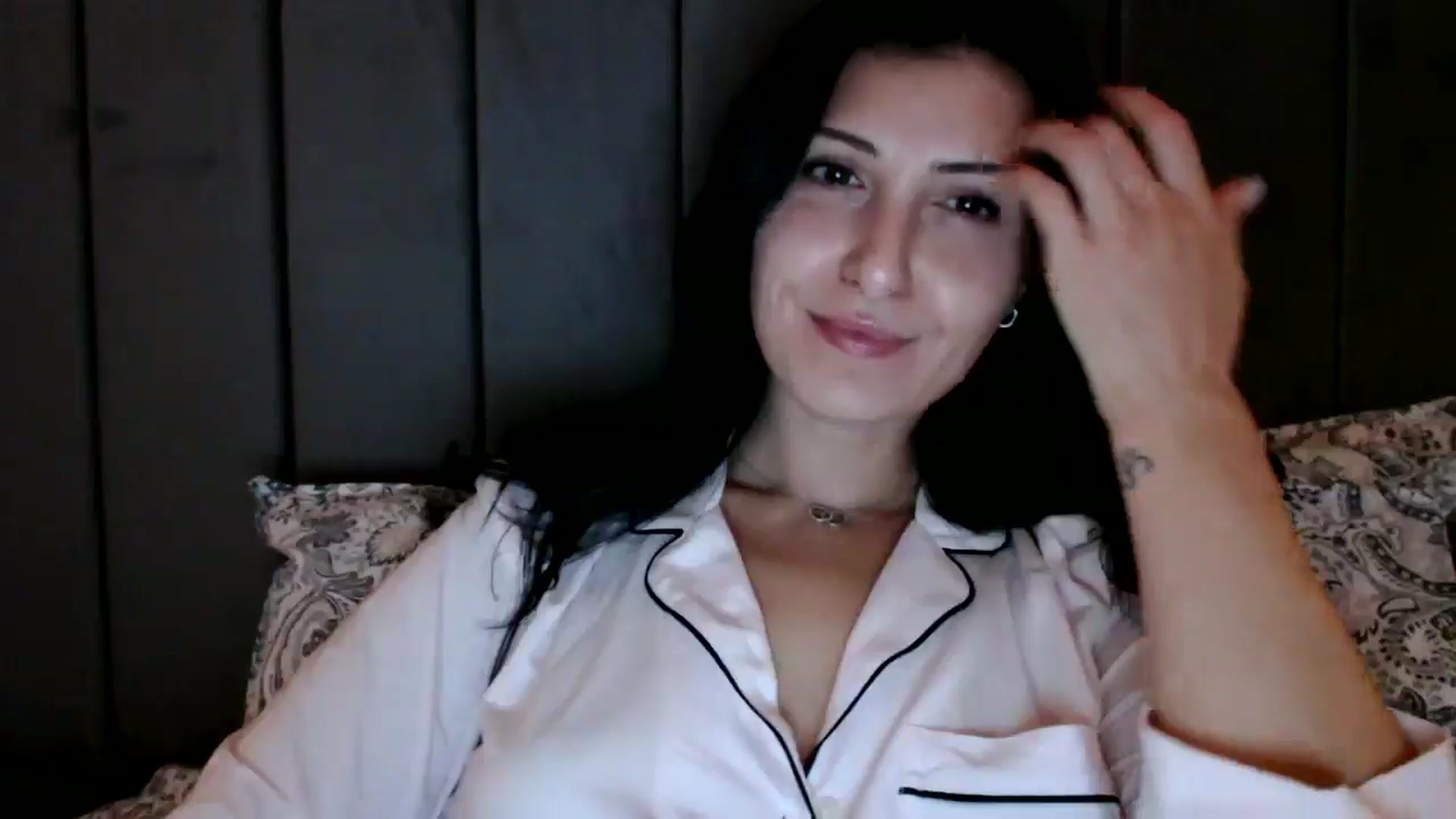 Gallery image thumbnail from Yara_77's myfreecams stream on, 10/22/2025, 19:44 image 16 of 20