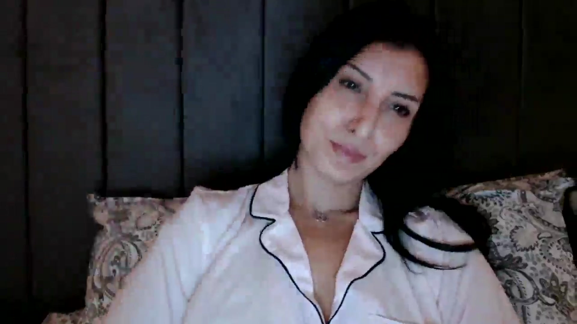 Gallery image thumbnail from Yara_77's myfreecams stream on, 10/22/2025, 19:44 image 14 of 20