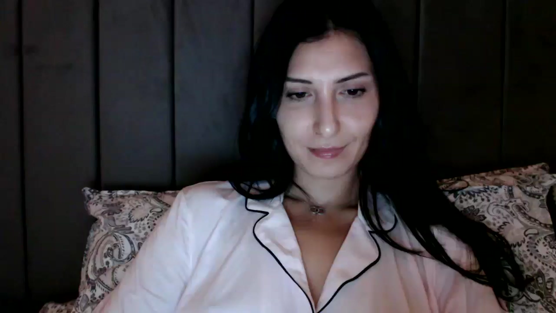 Gallery image thumbnail from Yara_77's myfreecams stream on, 10/22/2025, 19:44 image 4 of 20