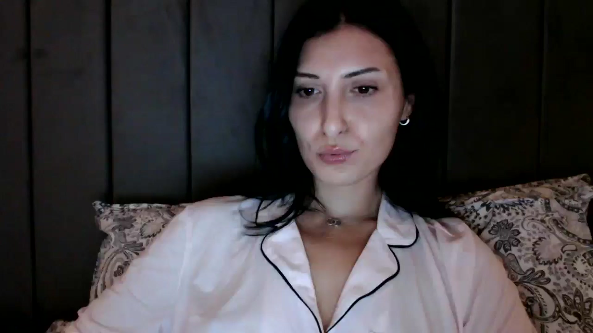 Gallery image thumbnail from Yara_77's myfreecams stream on, 10/22/2025, 19:44 image 1 of 20