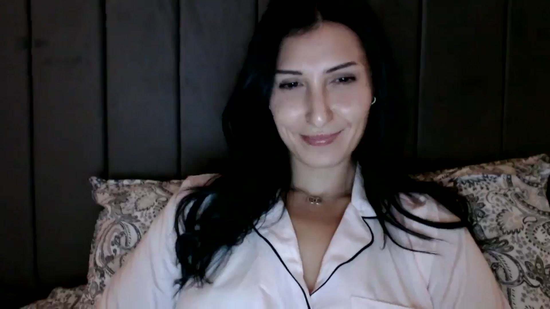 Gallery image thumbnail from Yara_77's myfreecams stream on, 10/22/2025, 19:44 image 9 of 20