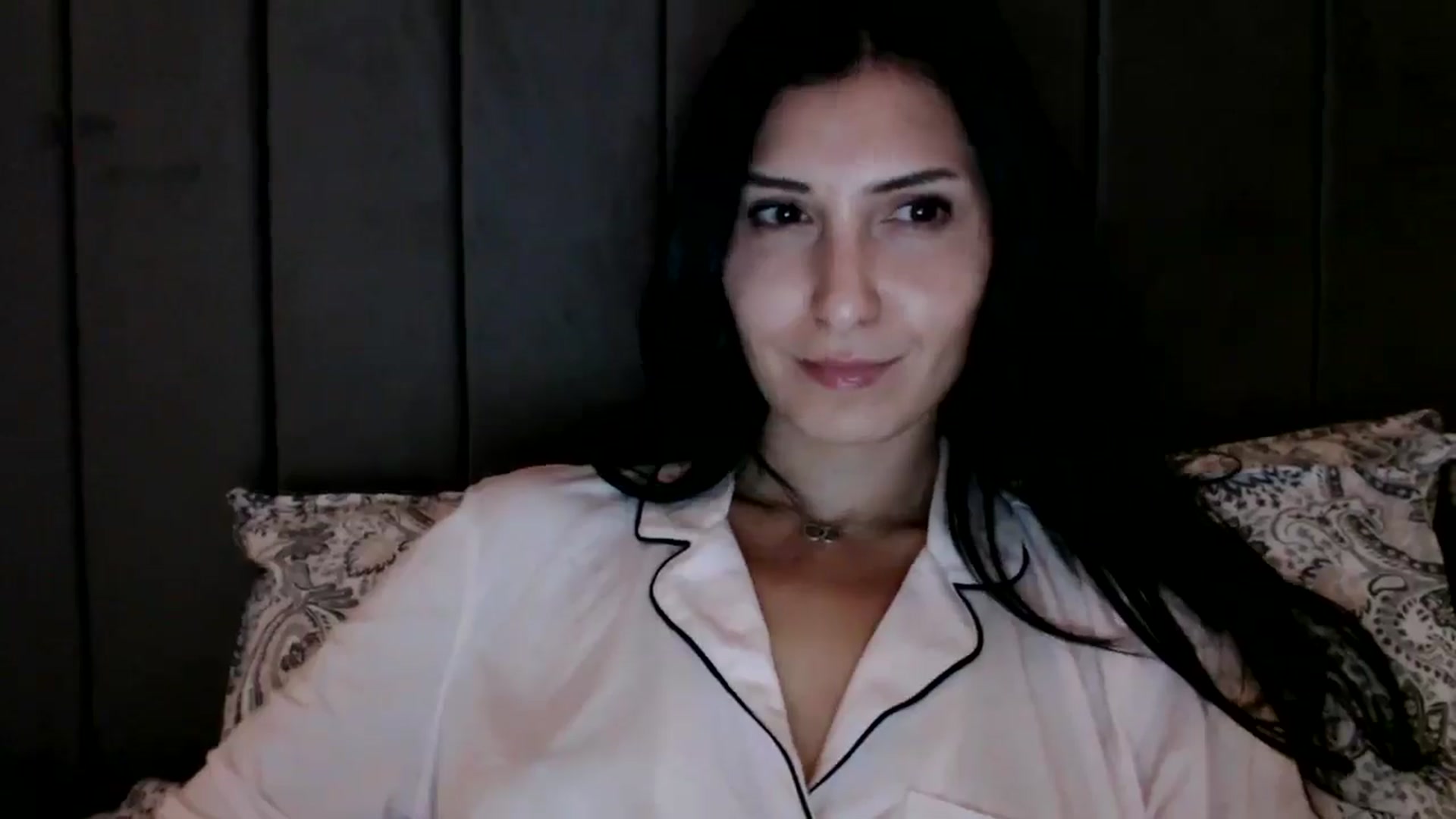 Gallery image thumbnail from Yara_77's myfreecams stream on, 10/22/2025, 19:44 image 3 of 20