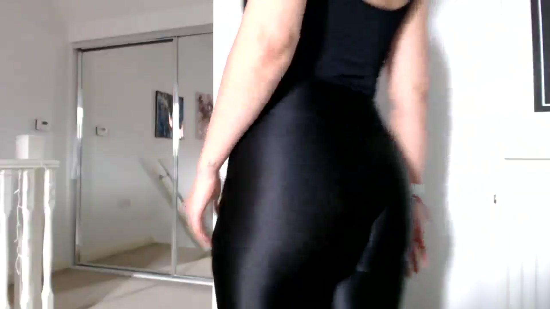 Gallery image thumbnail from Yara_77's myfreecams stream on, 10/23/2025, 11:23 image 4 of 20