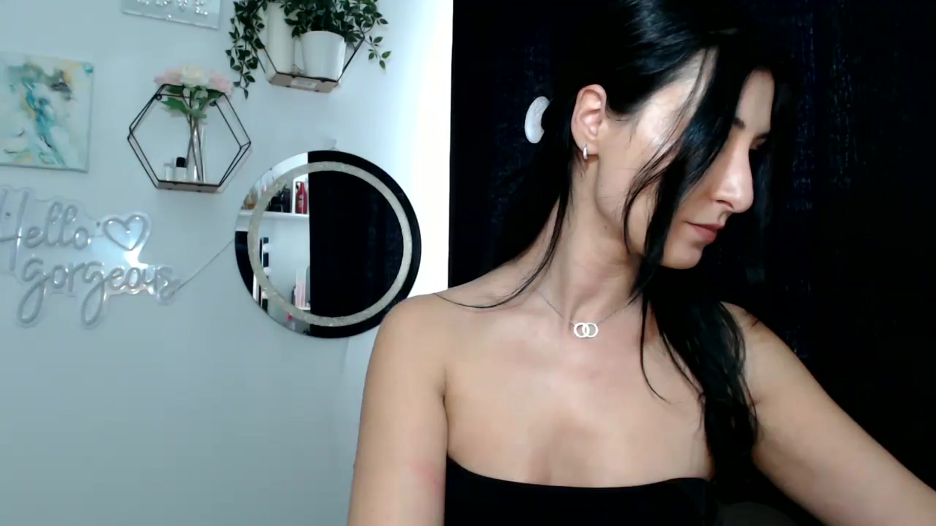 Gallery image thumbnail from Yara_77's myfreecams stream on, 10/23/2025, 13:45 image 14 of 20