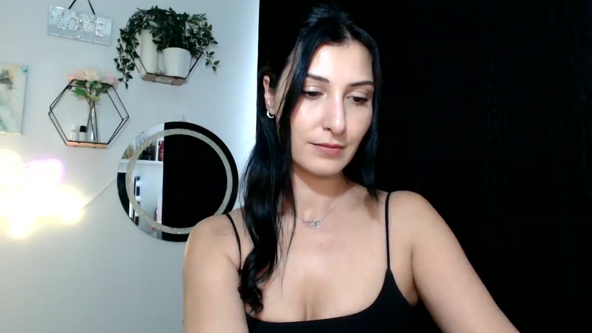 Gallery image thumbnail from Yara_77's myfreecams stream on, 10/23/2025, 13:45 image 9 of 20