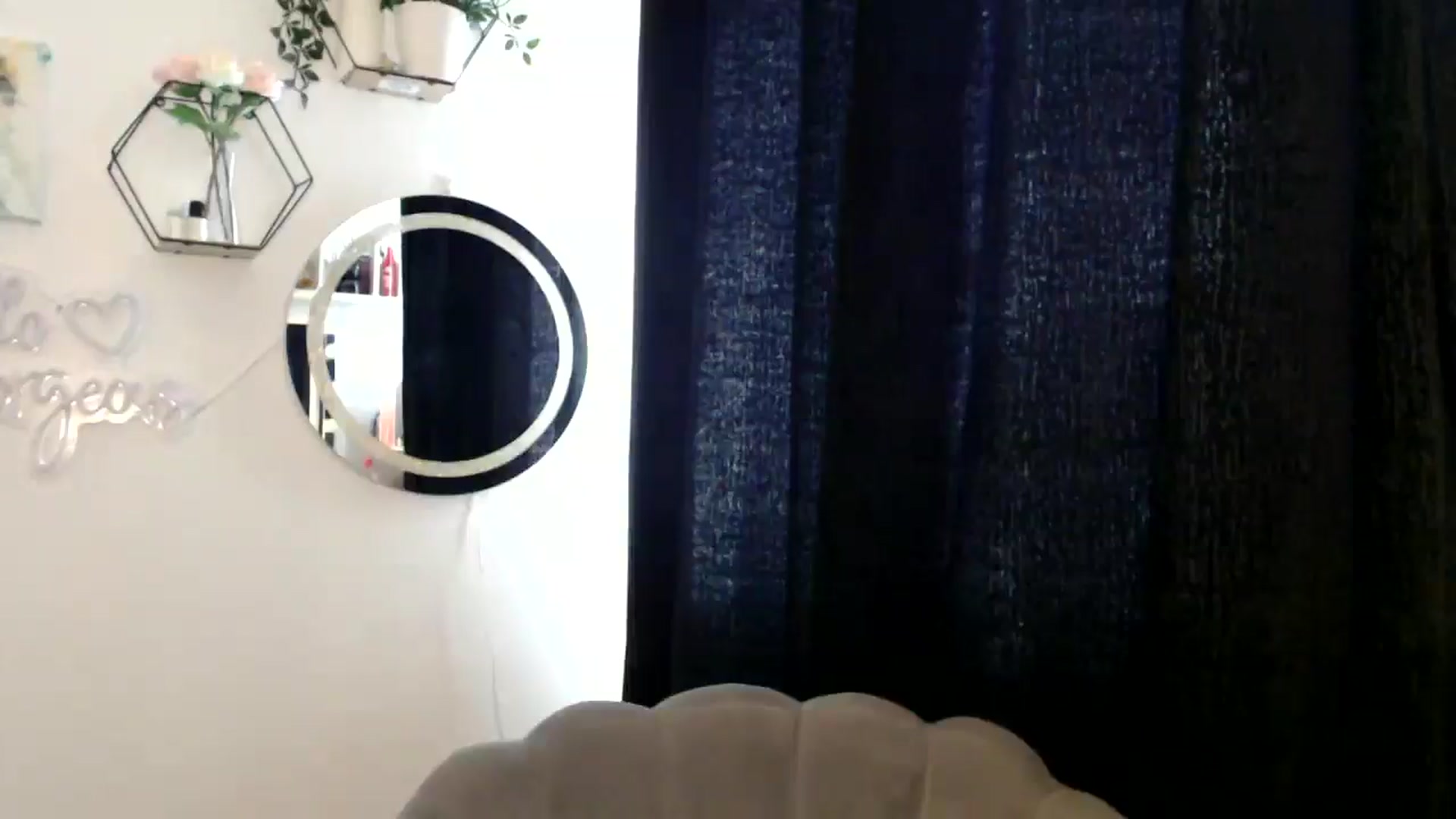 Gallery image thumbnail from Yara_77's myfreecams stream on, 10/23/2025, 14:20 image 16 of 20