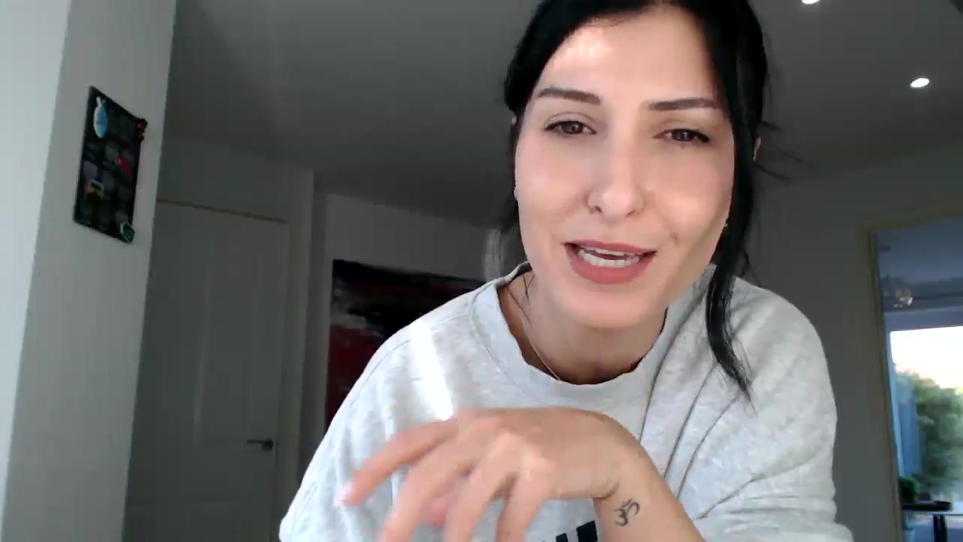 Gallery image thumbnail from Yara_77's myfreecams stream on, 10/23/2025, 15:14 image 19 of 20
