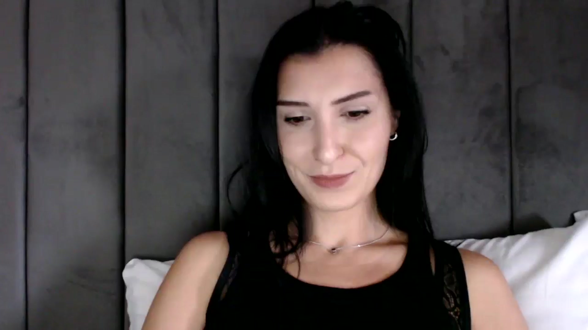 Gallery image thumbnail from Yara_77's myfreecams stream on, 10/31/2025, 10:56 image 2 of 20