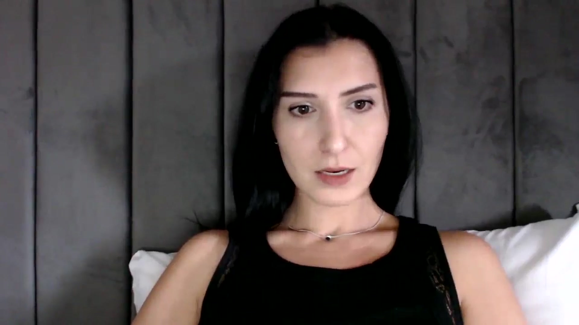 Gallery image thumbnail from Yara_77's myfreecams stream on, 10/31/2025, 10:56 image 5 of 20