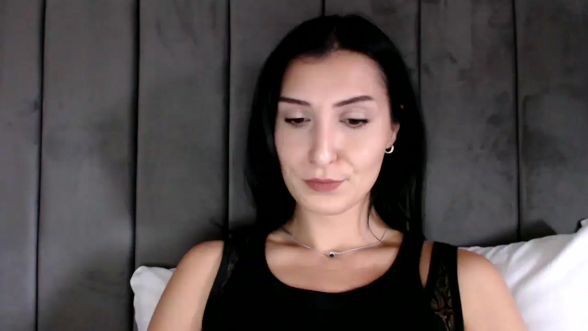 Gallery image thumbnail from Yara_77's myfreecams stream on, 10/31/2025, 10:56 image 6 of 20