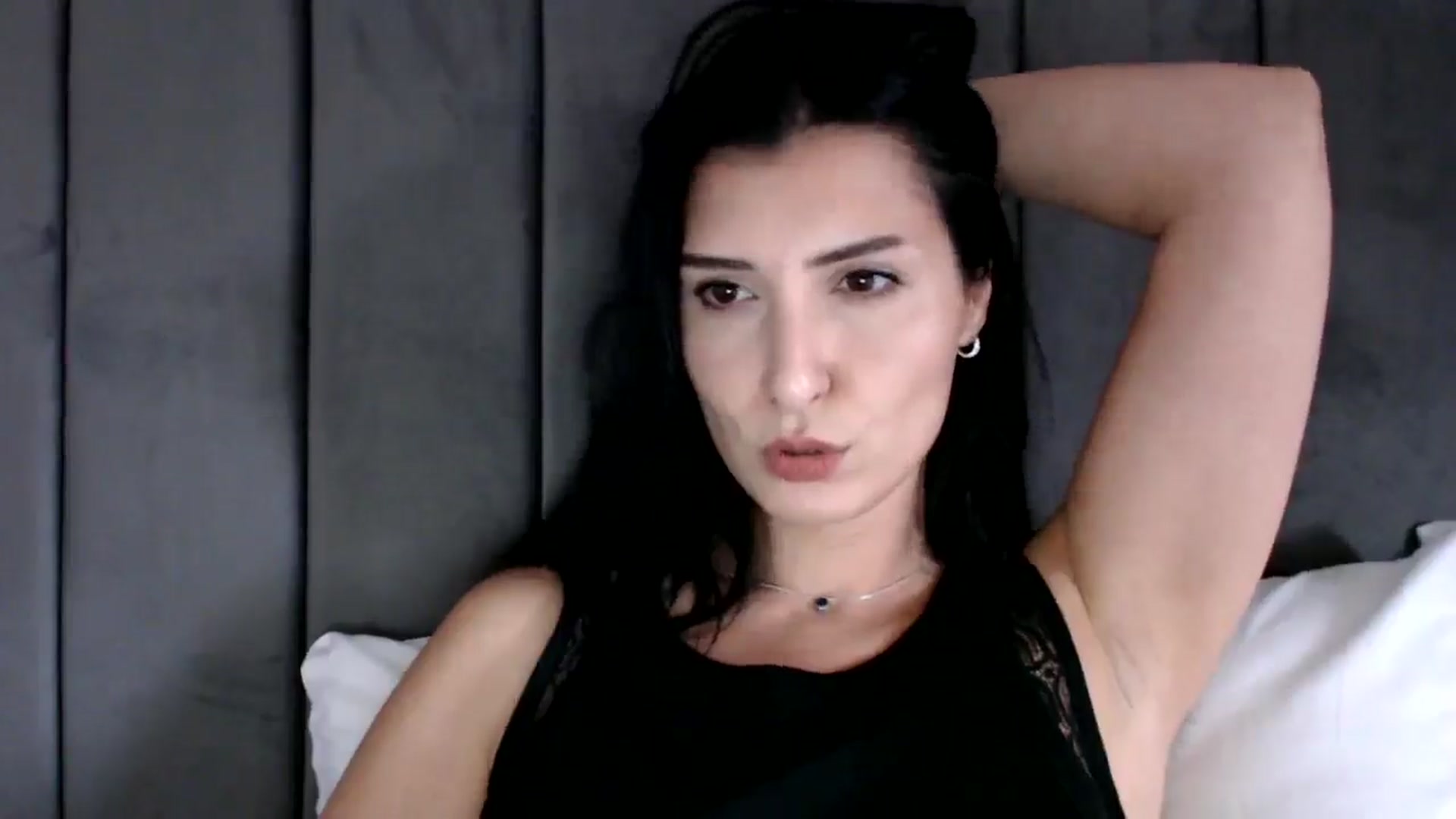 Gallery image thumbnail from Yara_77's myfreecams stream on, 10/31/2025, 10:56 image 3 of 20
