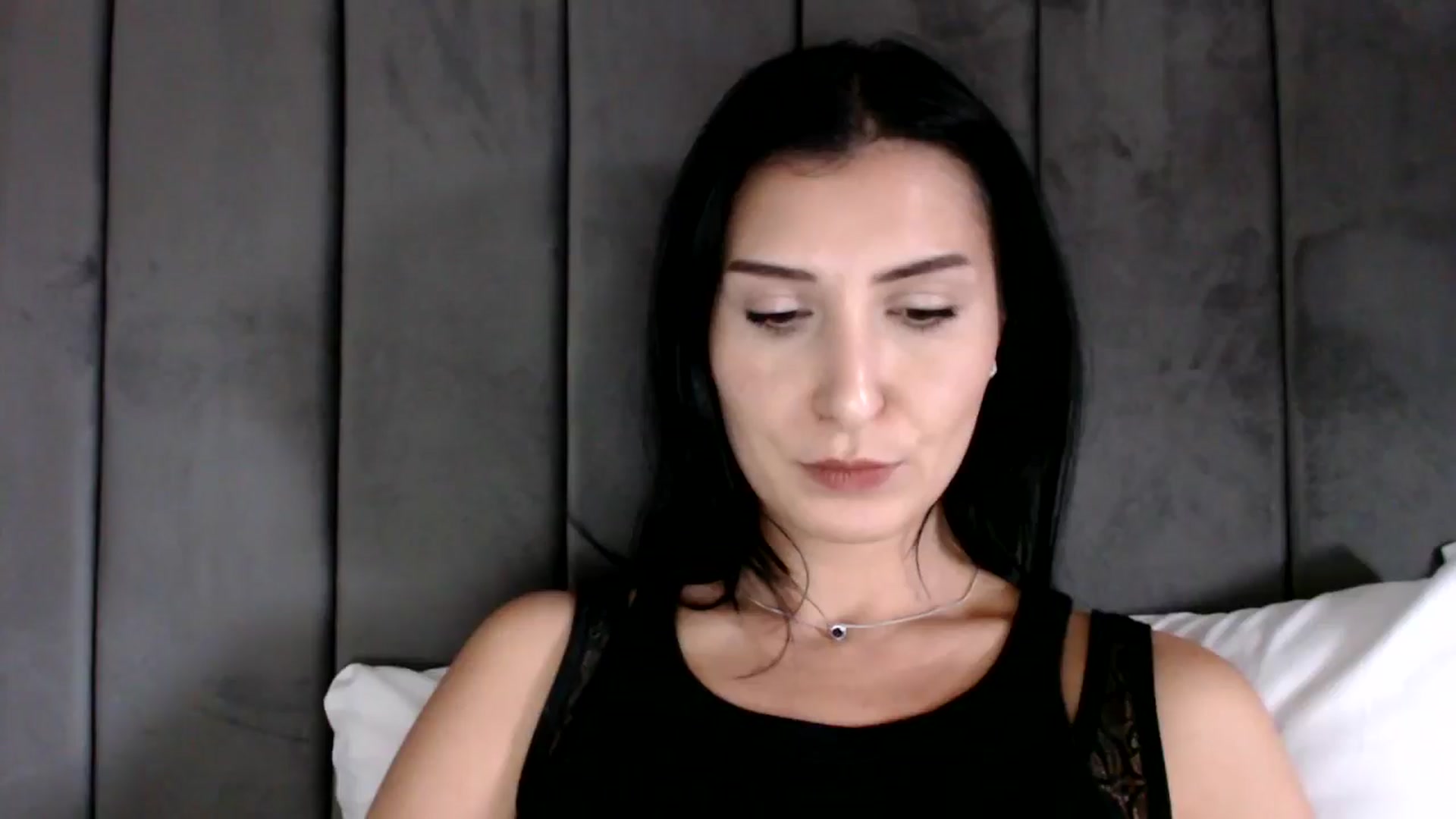 Gallery image thumbnail from Yara_77's myfreecams stream on, 10/31/2025, 10:56 image 7 of 20