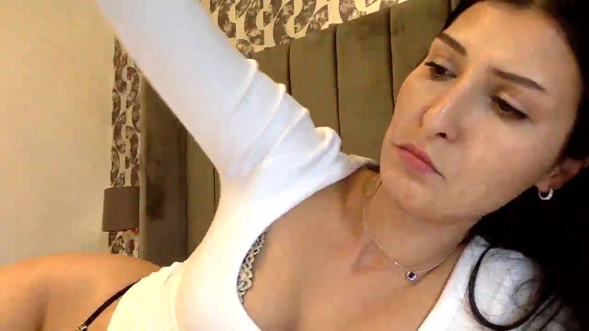 Gallery image thumbnail from Yara_77's myfreecams stream on, 10/31/2025, 14:14 image 9 of 20