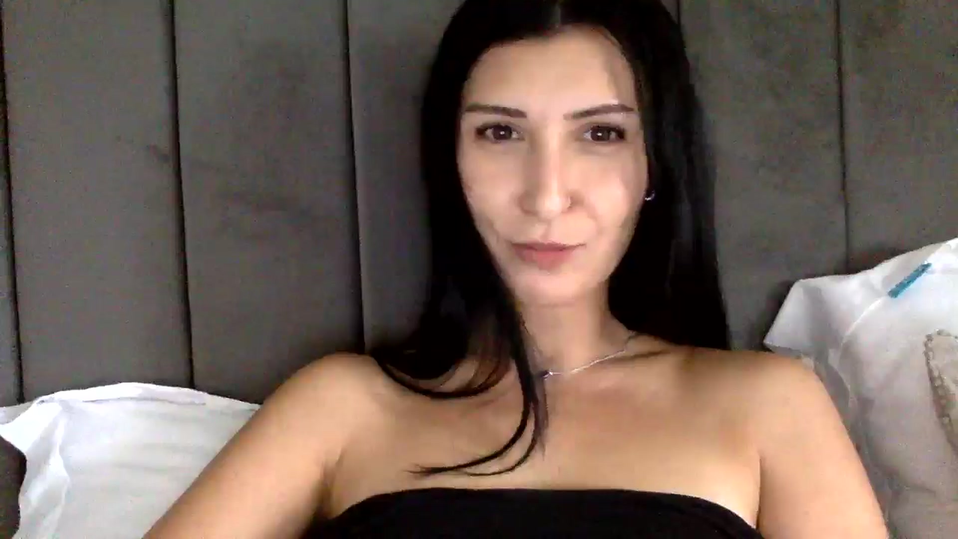 Gallery image thumbnail from Yara_77's myfreecams stream on, 11/03/2025, 13:04 image 8 of 20