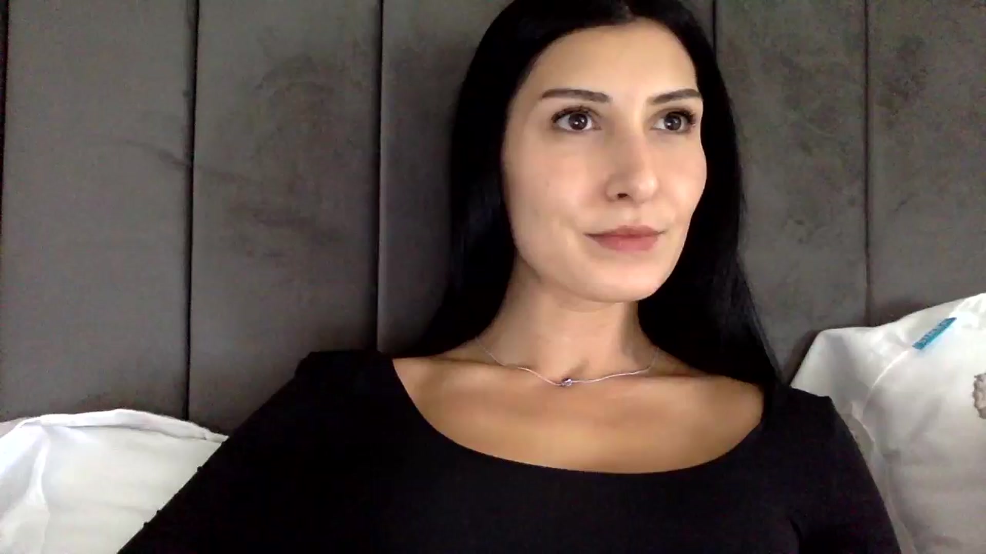 Gallery image thumbnail from Yara_77's myfreecams stream on, 11/03/2025, 13:04 image 4 of 20