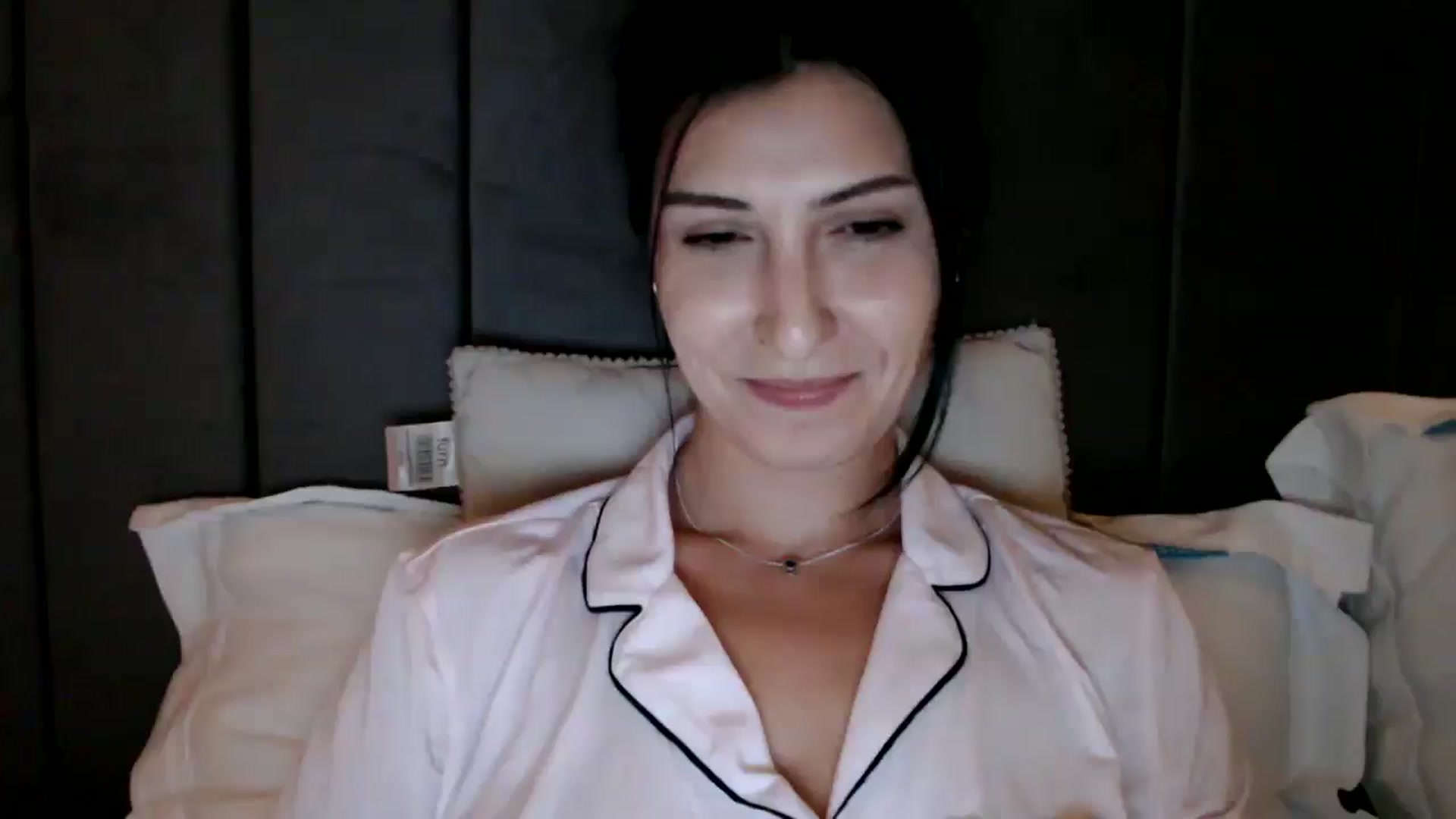 Gallery image thumbnail from Yara_77's myfreecams stream on, 11/03/2025, 20:52 image 7 of 20