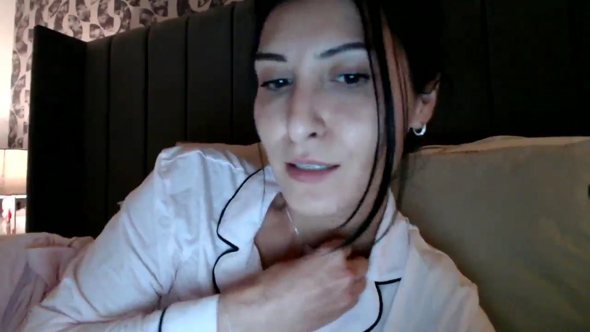 Gallery image thumbnail from Yara_77's myfreecams stream on, 11/03/2025, 20:52 image 10 of 20