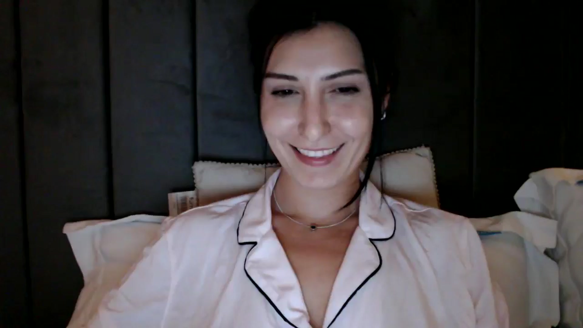 Gallery image thumbnail from Yara_77's myfreecams stream on, 11/03/2025, 20:52 image 6 of 20
