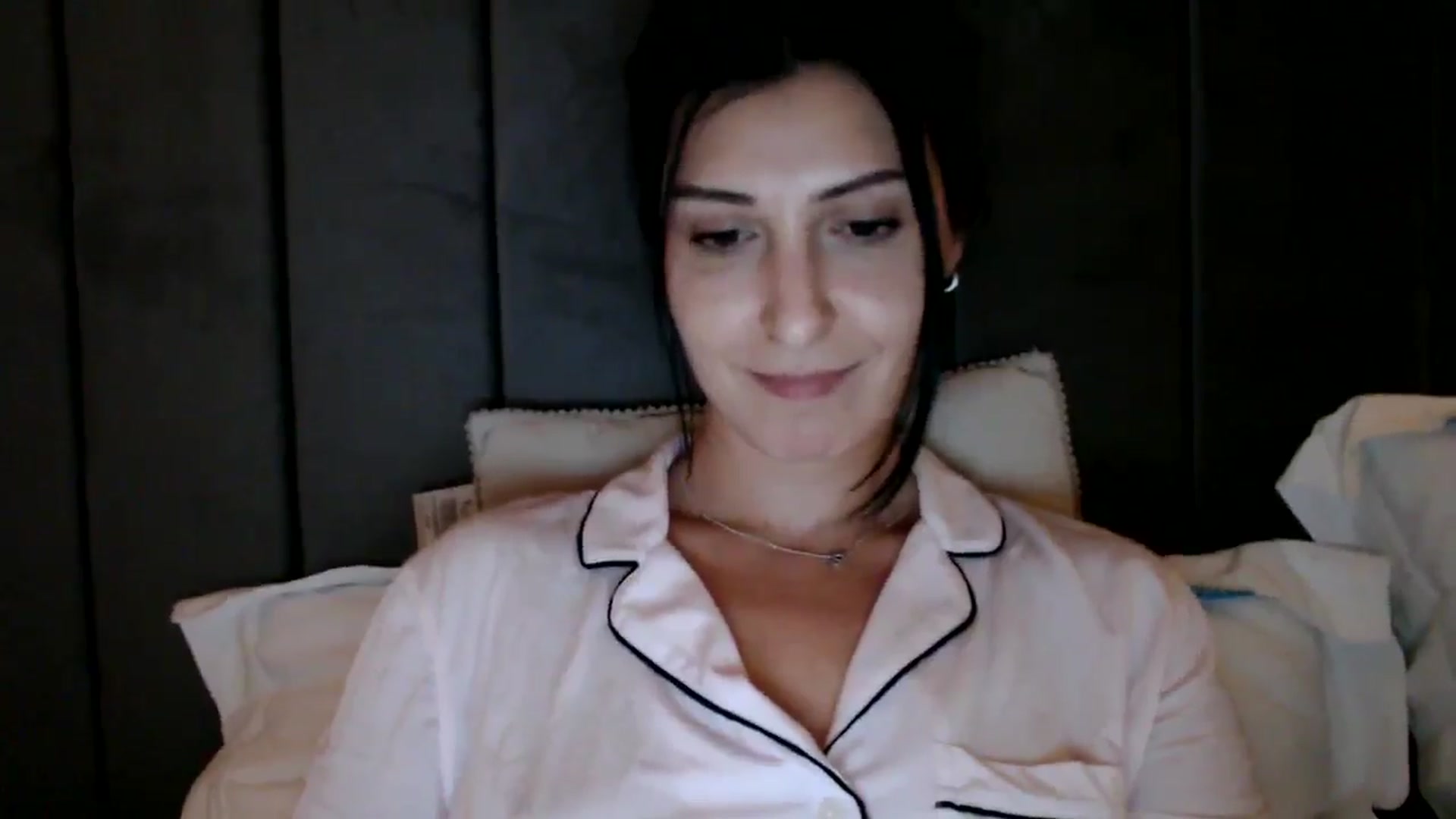Gallery image thumbnail from Yara_77's myfreecams stream on, 11/03/2025, 20:52 image 19 of 20