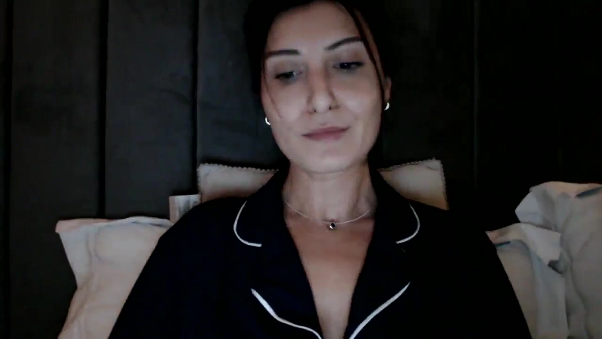 Gallery image thumbnail from Yara_77's myfreecams stream on, 11/03/2025, 20:52 image 3 of 20