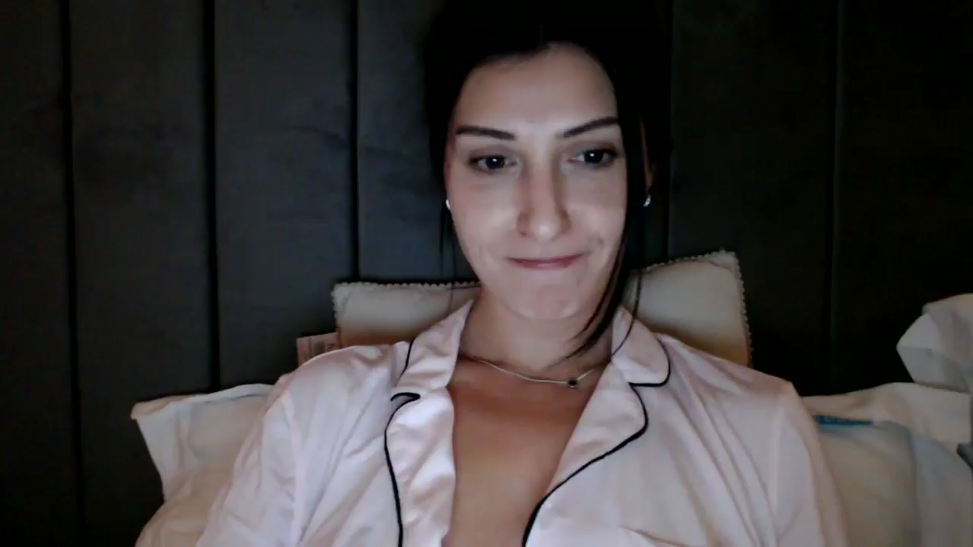 Gallery image thumbnail from Yara_77's myfreecams stream on, 11/03/2025, 20:52 image 16 of 20