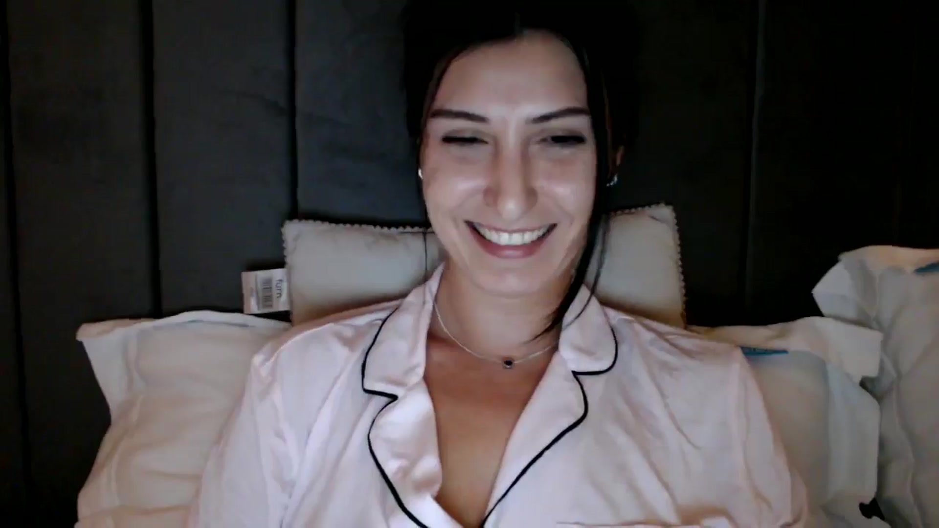 Gallery image thumbnail from Yara_77's myfreecams stream on, 11/03/2025, 20:52 image 8 of 20