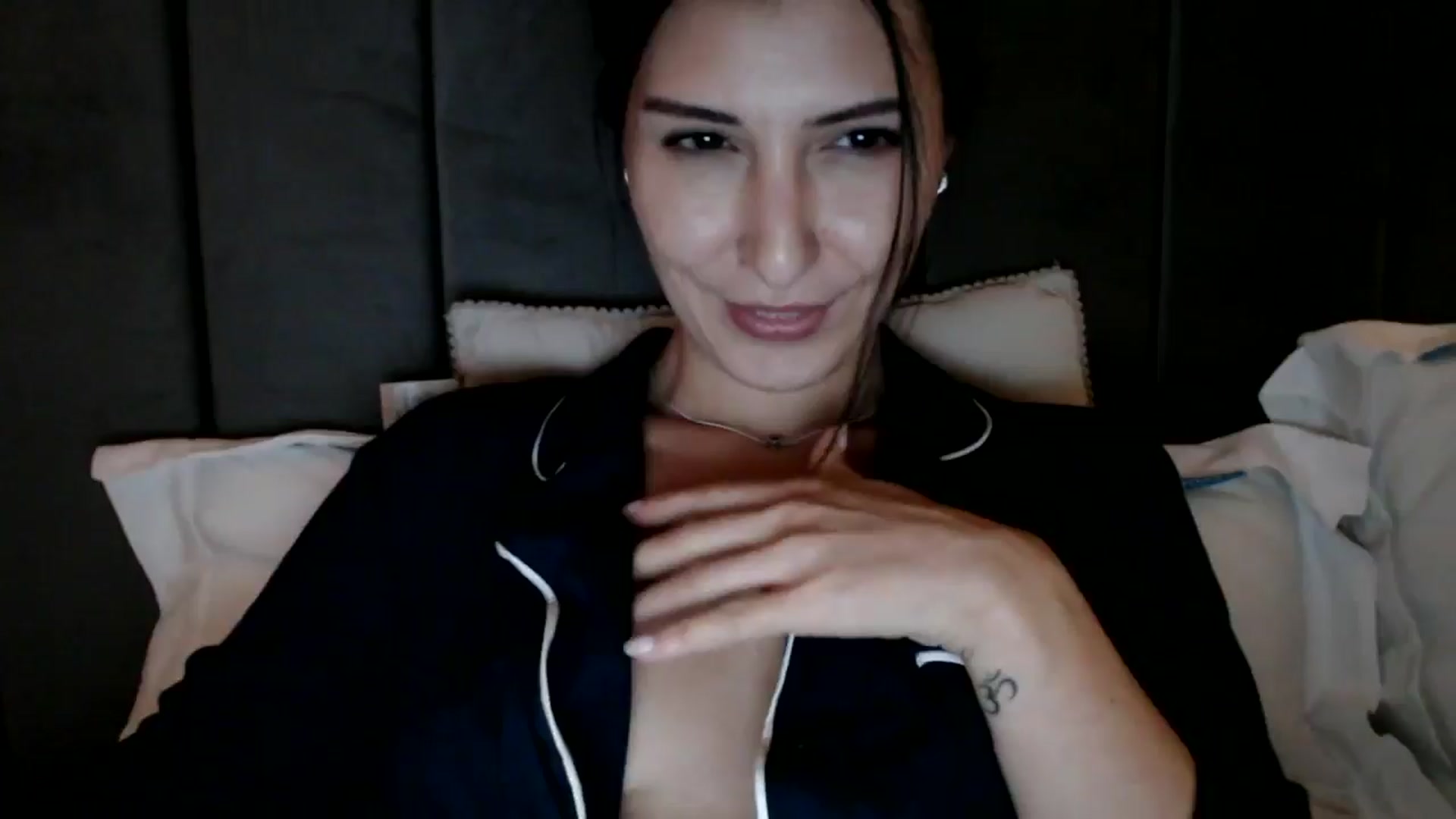 Gallery image thumbnail from Yara_77's myfreecams stream on, 11/03/2025, 20:52 image 1 of 20