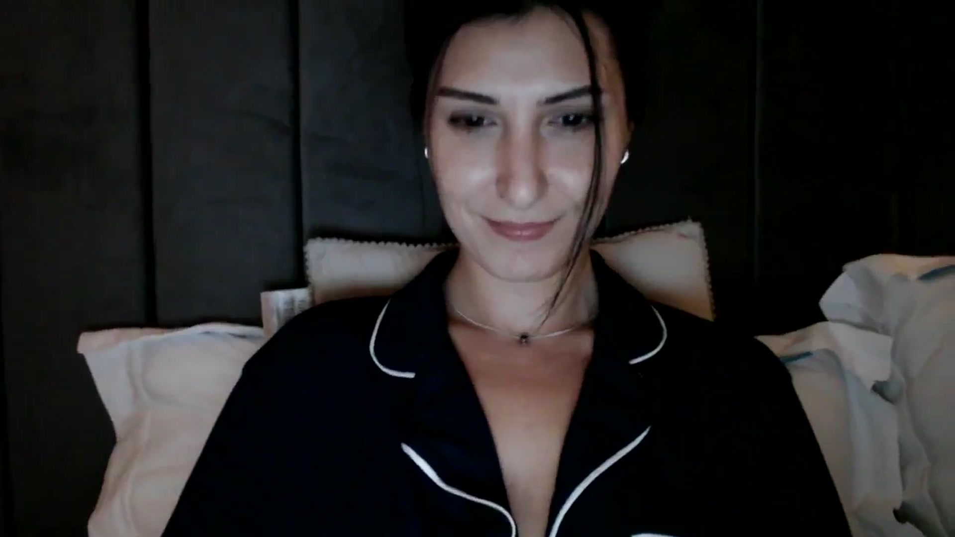 Gallery image thumbnail from Yara_77's myfreecams stream on, 11/03/2025, 20:52 image 2 of 20