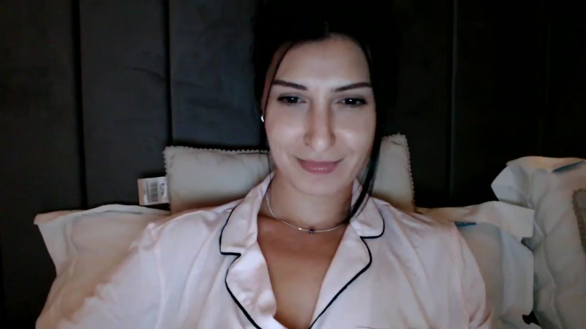 Gallery image thumbnail from Yara_77's myfreecams stream on, 11/03/2025, 20:52 image 9 of 20