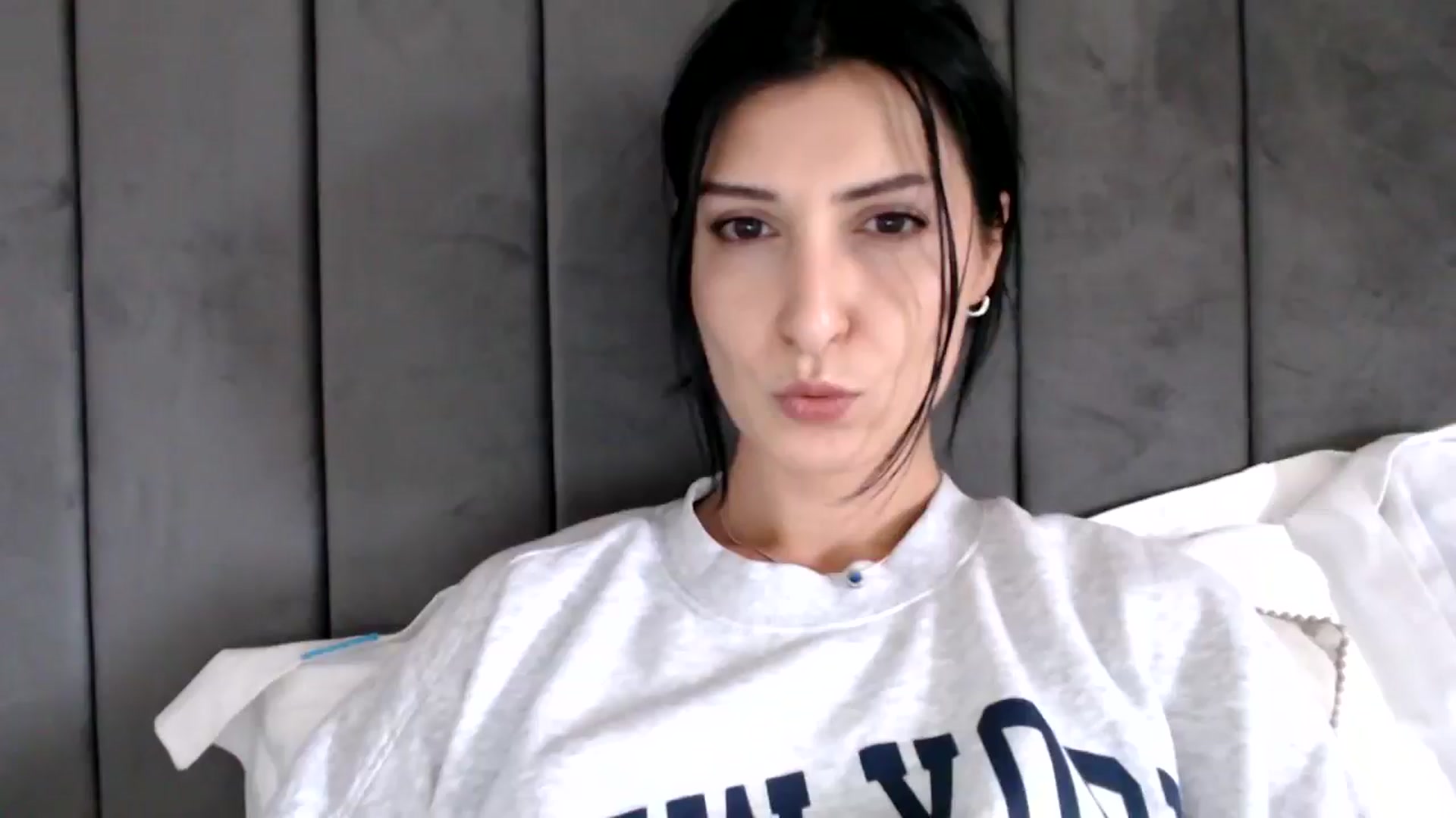 Gallery image thumbnail from Yara_77's myfreecams stream on, 11/04/2025, 13:03 image 5 of 20