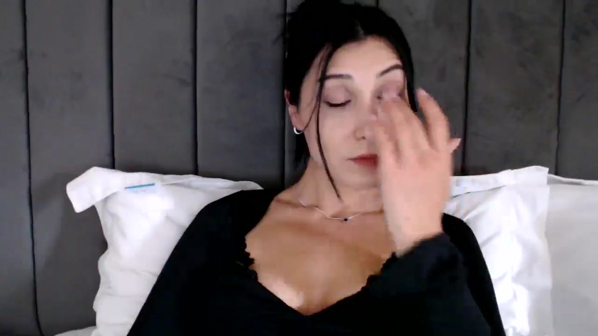 Gallery image thumbnail from Yara_77's myfreecams stream on, 11/04/2025, 14:07 image 4 of 20