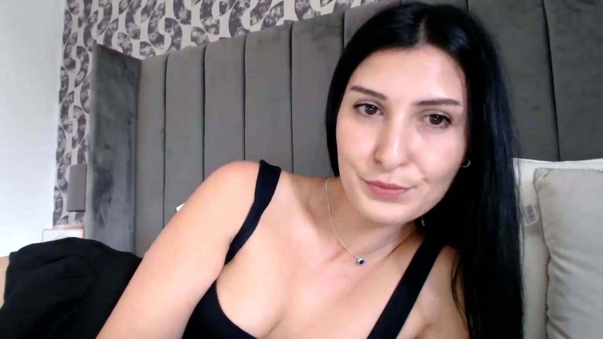 Gallery image thumbnail from Yara_77's myfreecams stream on, 11/05/2025, 11:57 image 7 of 20