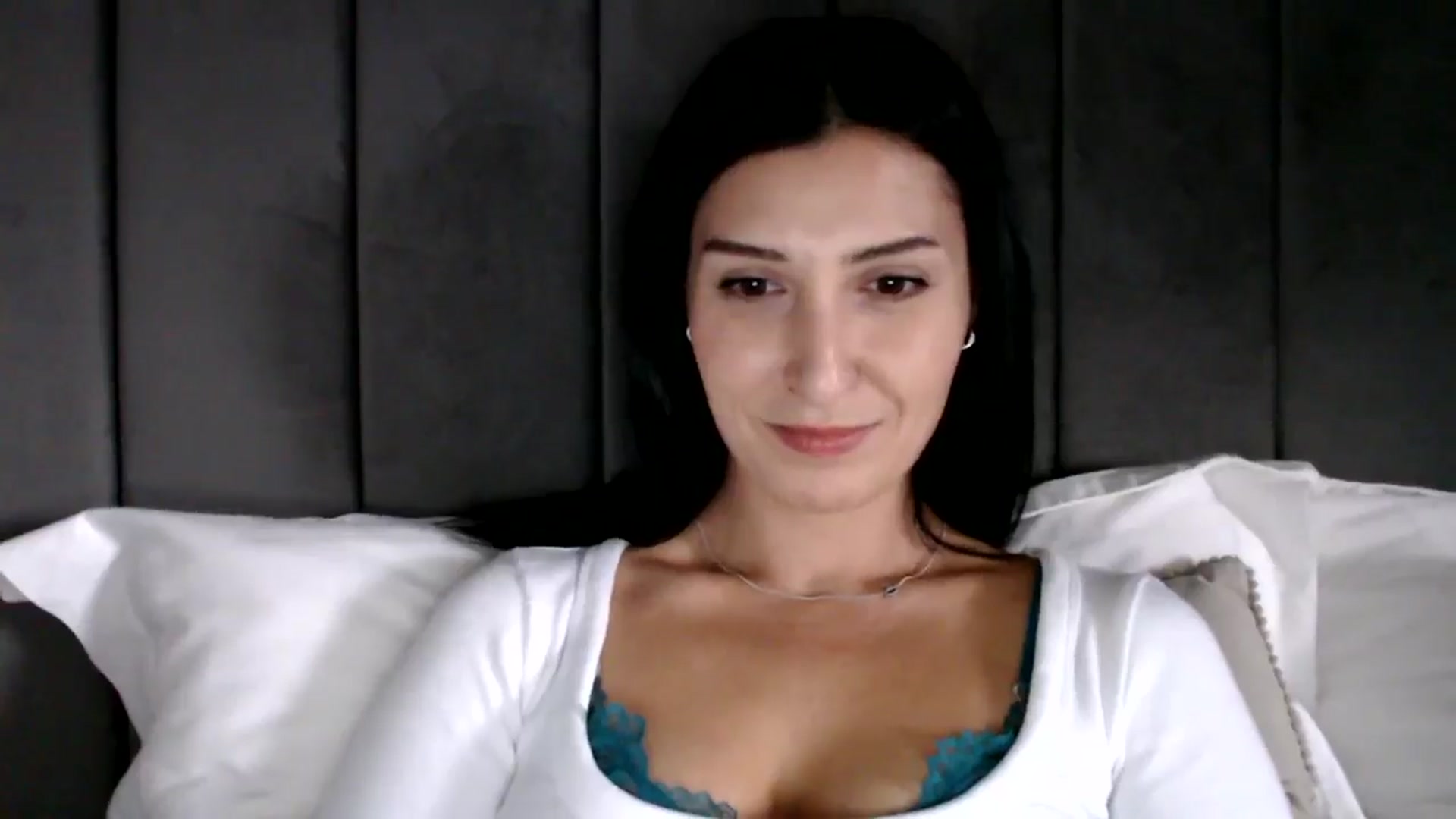 Gallery image thumbnail from Yara_77's myfreecams stream on, 11/05/2025, 13:59 image 8 of 20