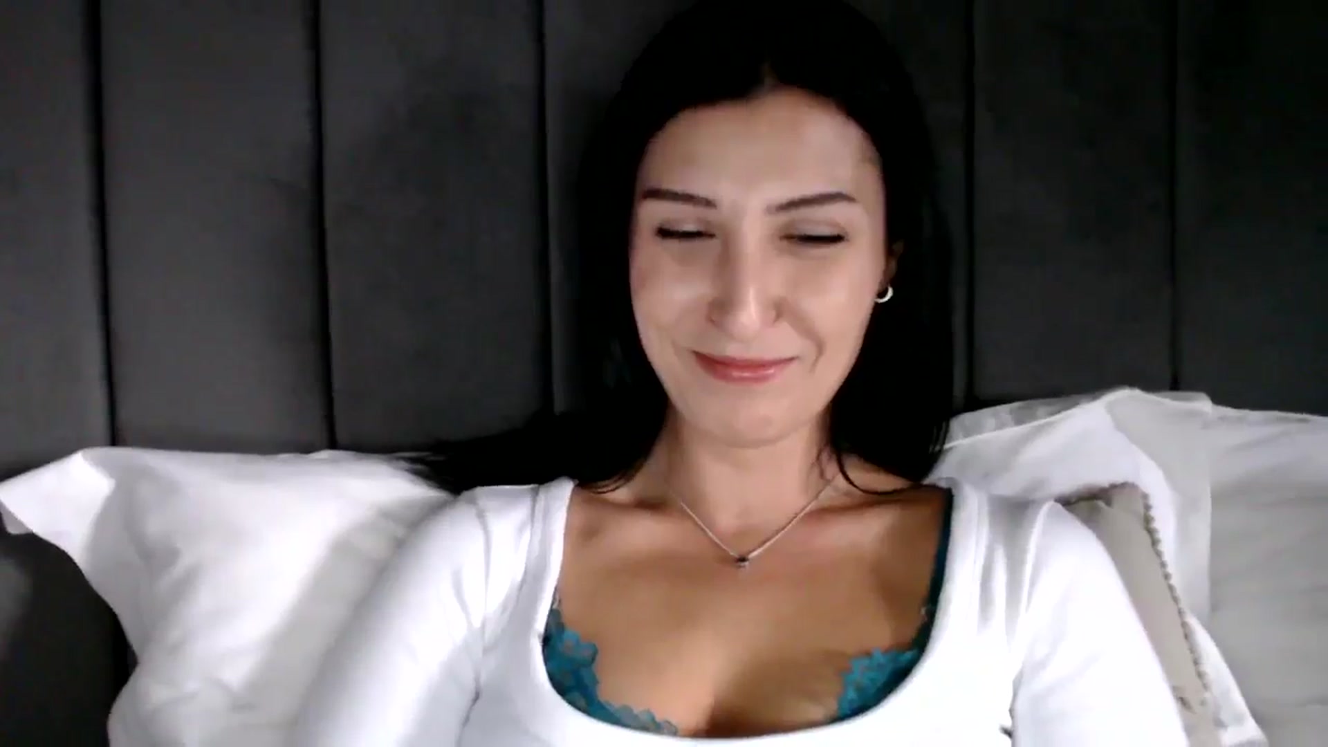 Gallery image thumbnail from Yara_77's myfreecams stream on, 11/05/2025, 13:59 image 11 of 20