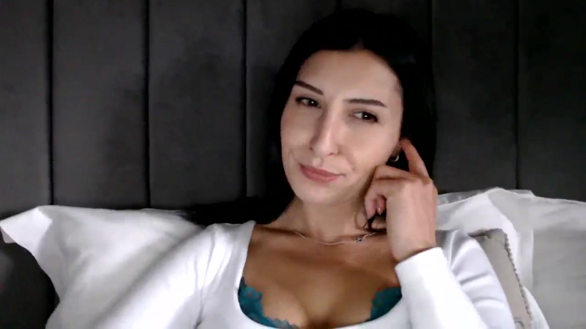 Gallery image thumbnail from Yara_77's myfreecams stream on, 11/05/2025, 13:59 image 9 of 20