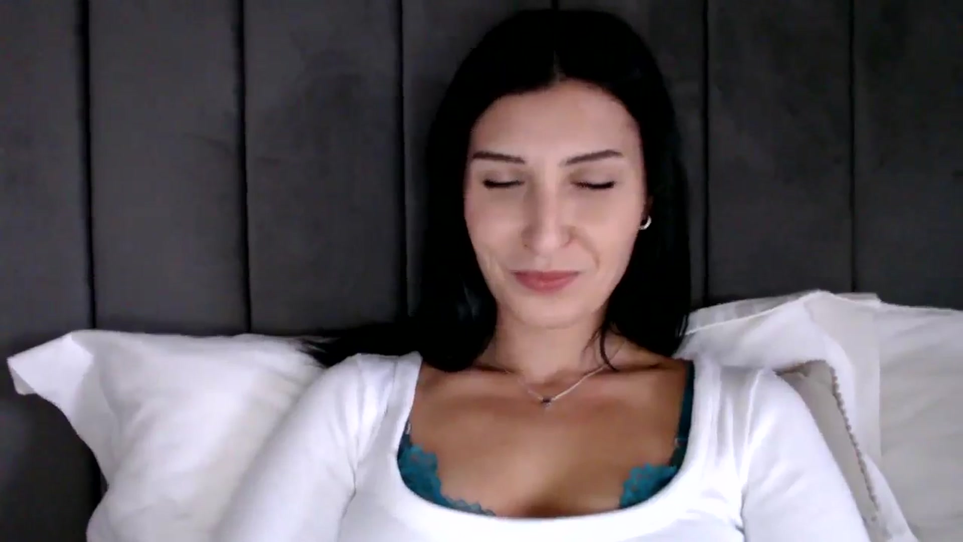 Gallery image thumbnail from Yara_77's myfreecams stream on, 11/05/2025, 13:59 image 18 of 20