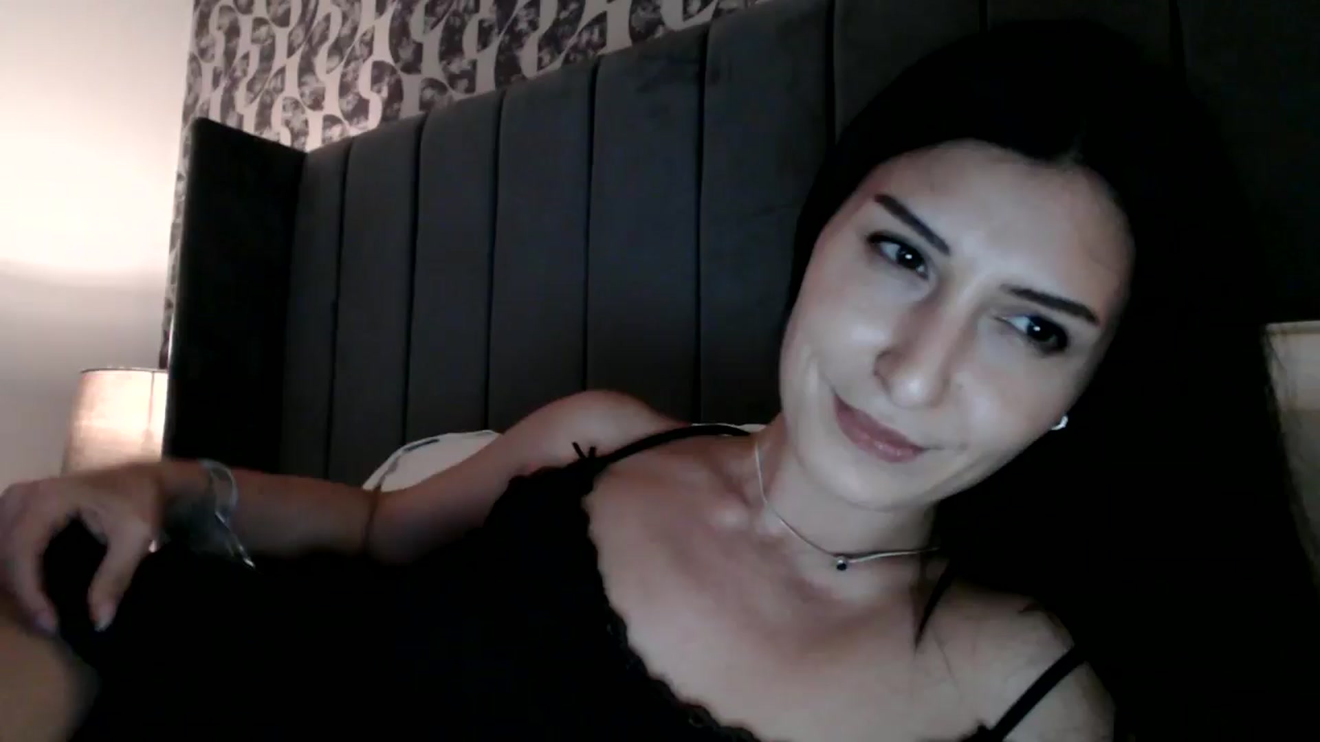 Gallery image thumbnail from Yara_77's myfreecams stream on, 11/05/2025, 18:32 image 7 of 20